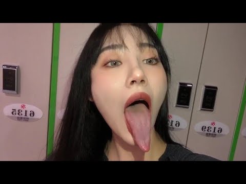 Long tongue (Showing Uvula)