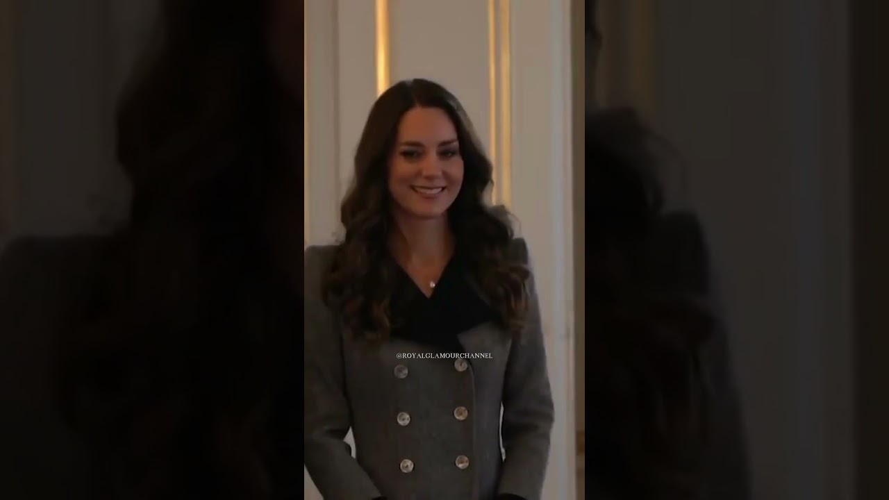 LOOK at Princess Catherine's feet!#katemiddleton #princewilliam #shorts