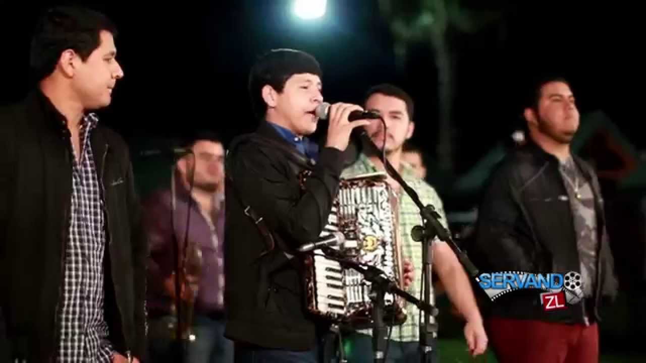 Los Nuevos Ilegales Ft. Banda Renovacion - La Bola (En Vivo 2015)