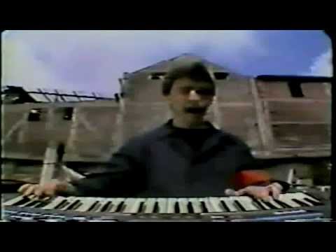 Los Prisioneros - Muevan las Industrias (Oficial Video) Alta Calidad