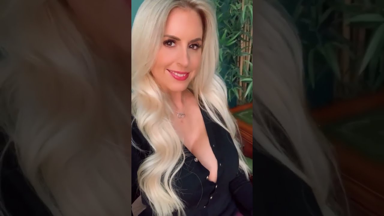 Louise Jenson 👩‍🦳 | Natural Older Women Over 50 | Bio, Info & Facts