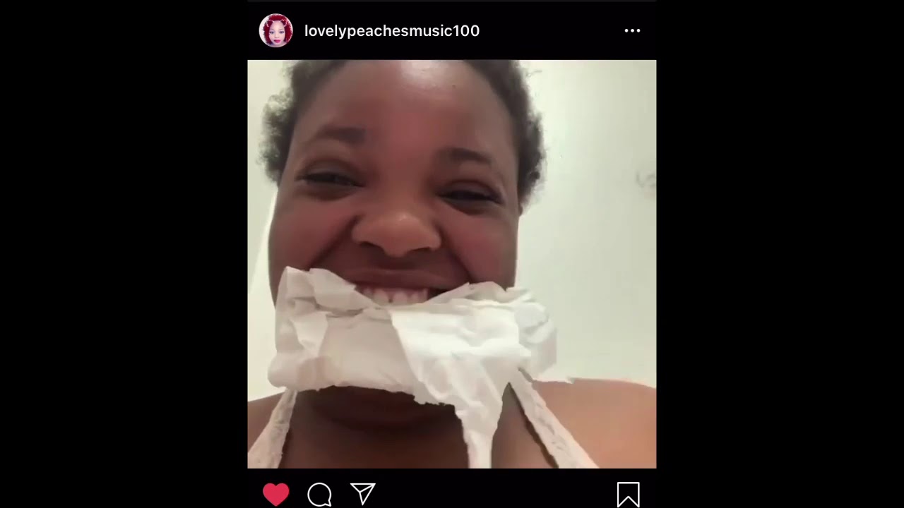 Lovely peaches eating her bloody tissue 🤮
