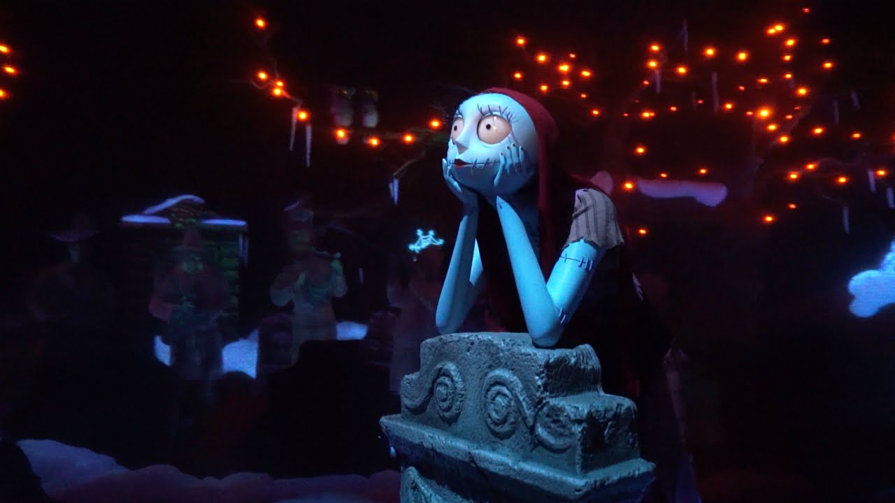[Low Light] Haunted Mansion Holiday 2016 with Sally! - Disneyland