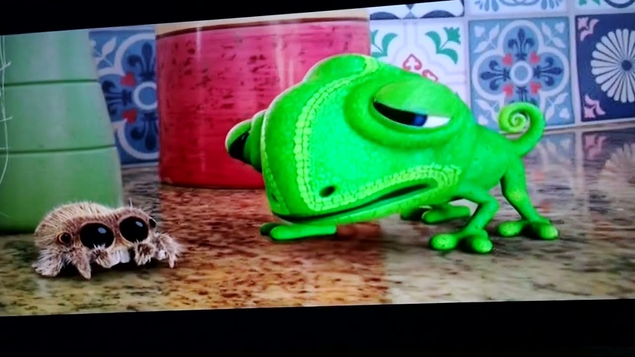 LUCAS THE SPIDER - Too hot to handle S01E01