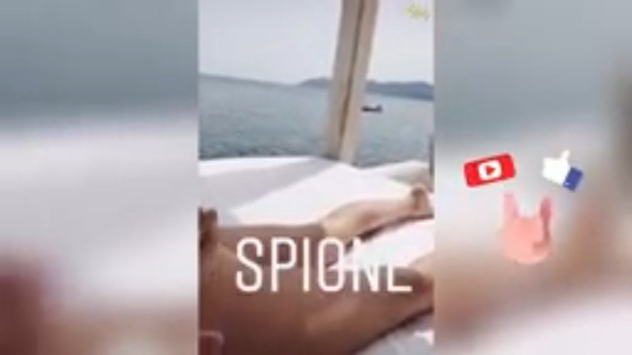 LUDOVICA PAGANI SI FA SCHIAFFEGGIARE IL SEDERE