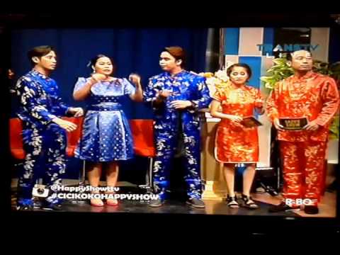 luis jocom di cium okky lukman di acara happy show special imlek transtv