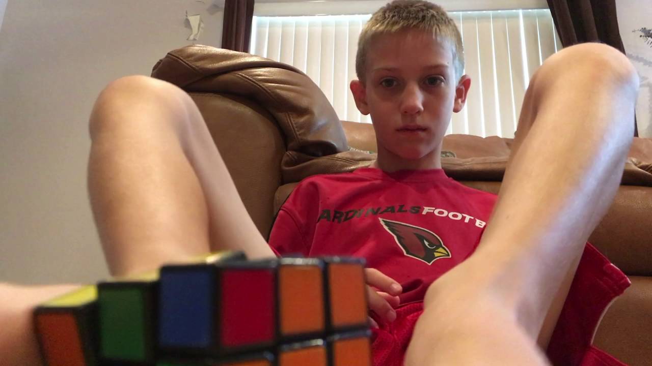 Luke Thoresen solves Rubik's Cubes with his feet