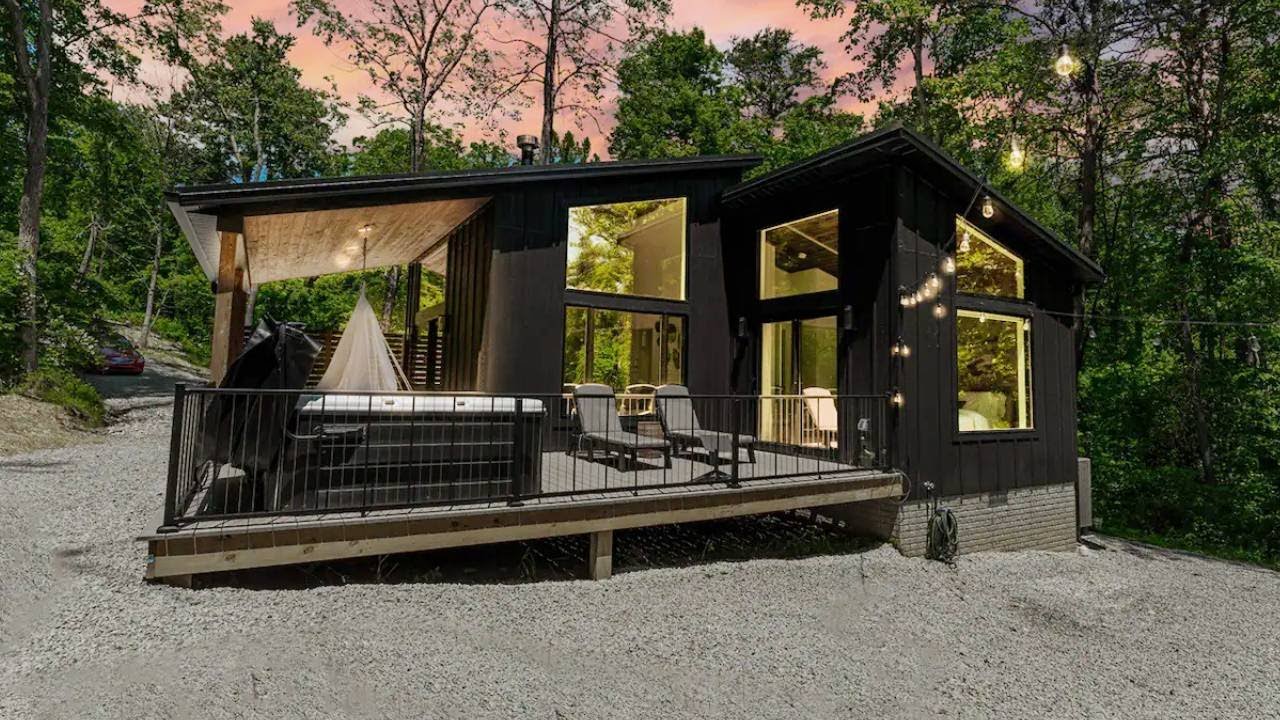 Luxurious Beautiful The Couples Retreat With King-Bed, Hot Tub | Harmony Corners