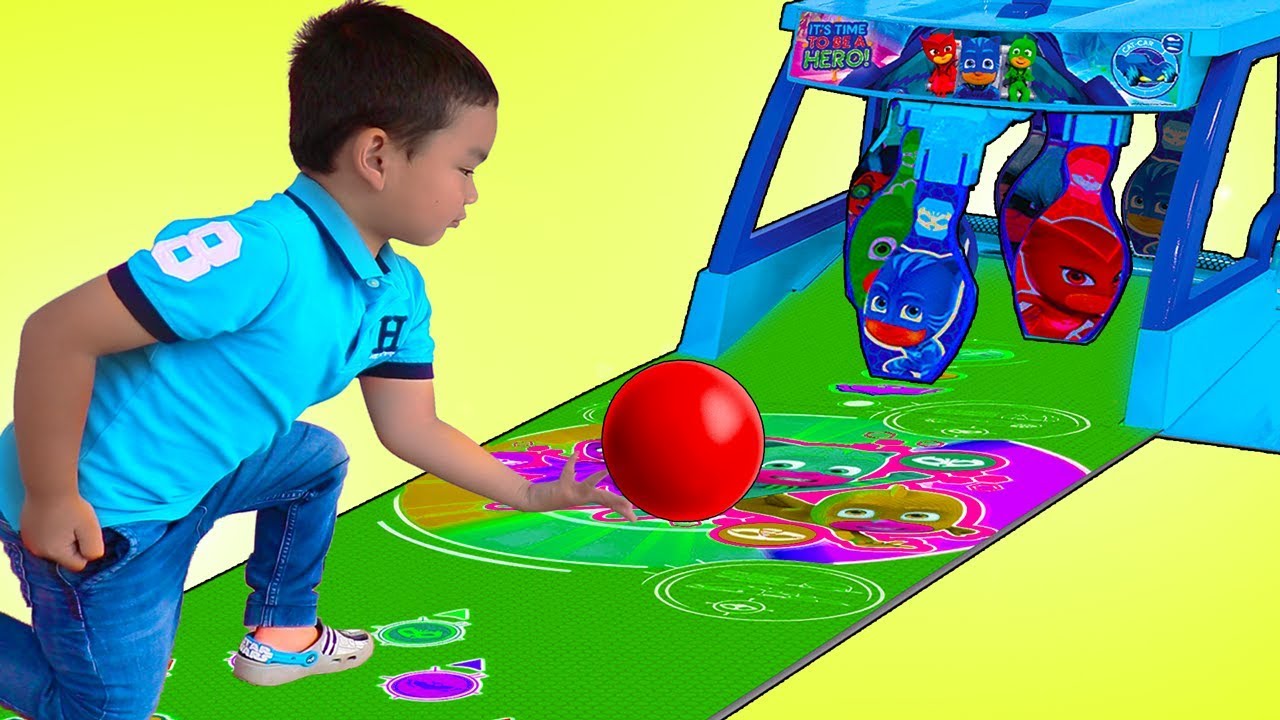 Lyndon Pretend Play with PJ MASKS Bowling Toy Set