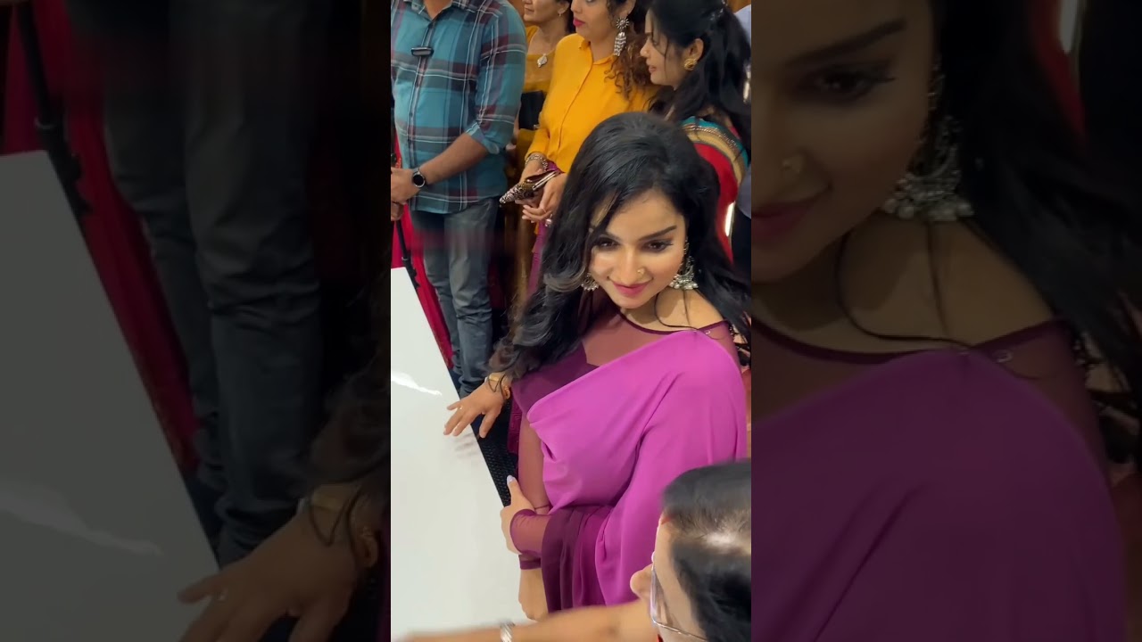 Malavika Menon hip folds pink saree hot edit. maida maavu iduppu ..naatu kaatai .