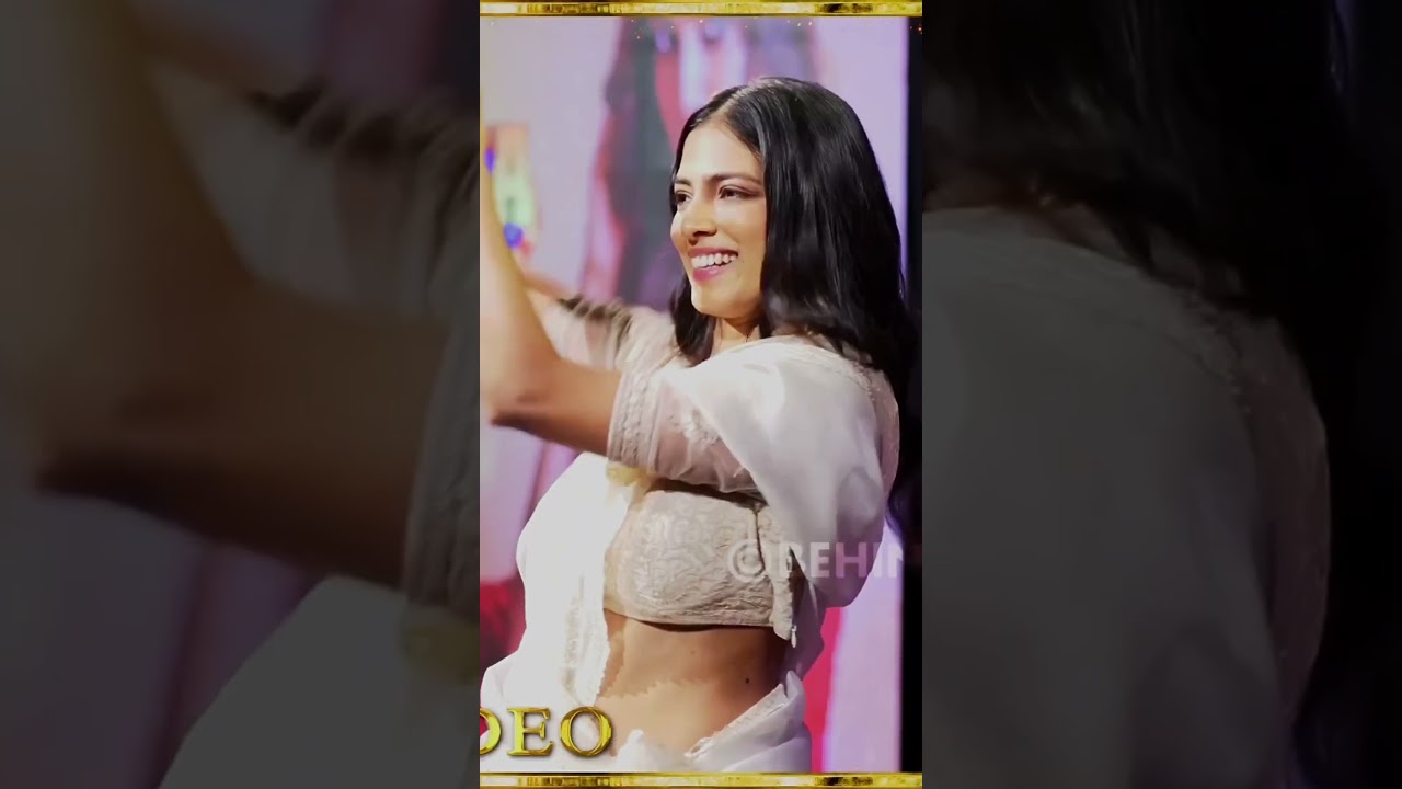 Malavika Mohan hot side boob popping out #malavikamohanan