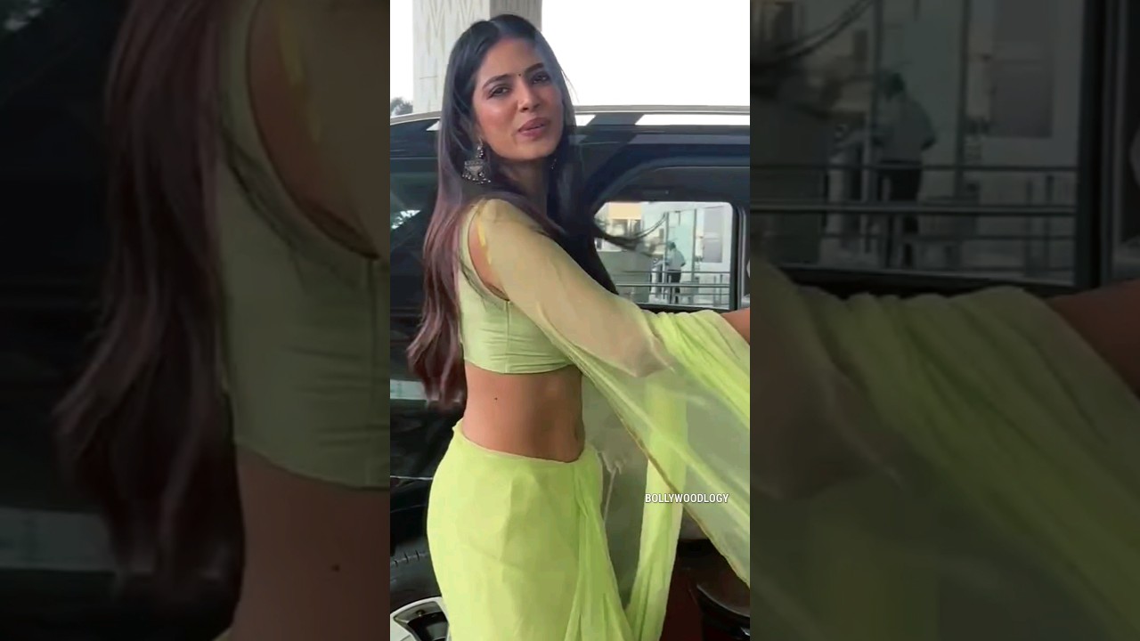 Malavika Mohanan ne Mumbai airport me temperature bada diya...| Bollywoodlogy | Honey Singh Songs