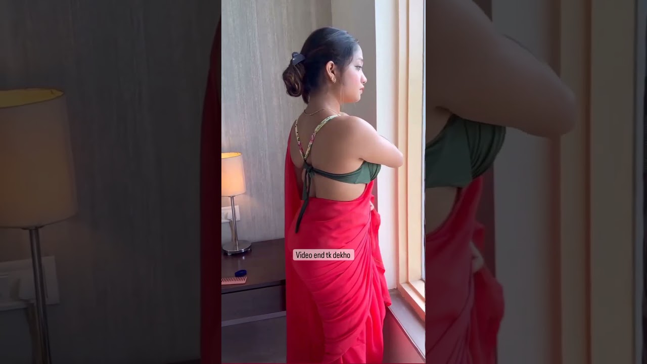 MALLU AUNTY REMOVE HER BLOUSE #shorts #youtube #saree #blouse #mallu #love #whatsappstatus