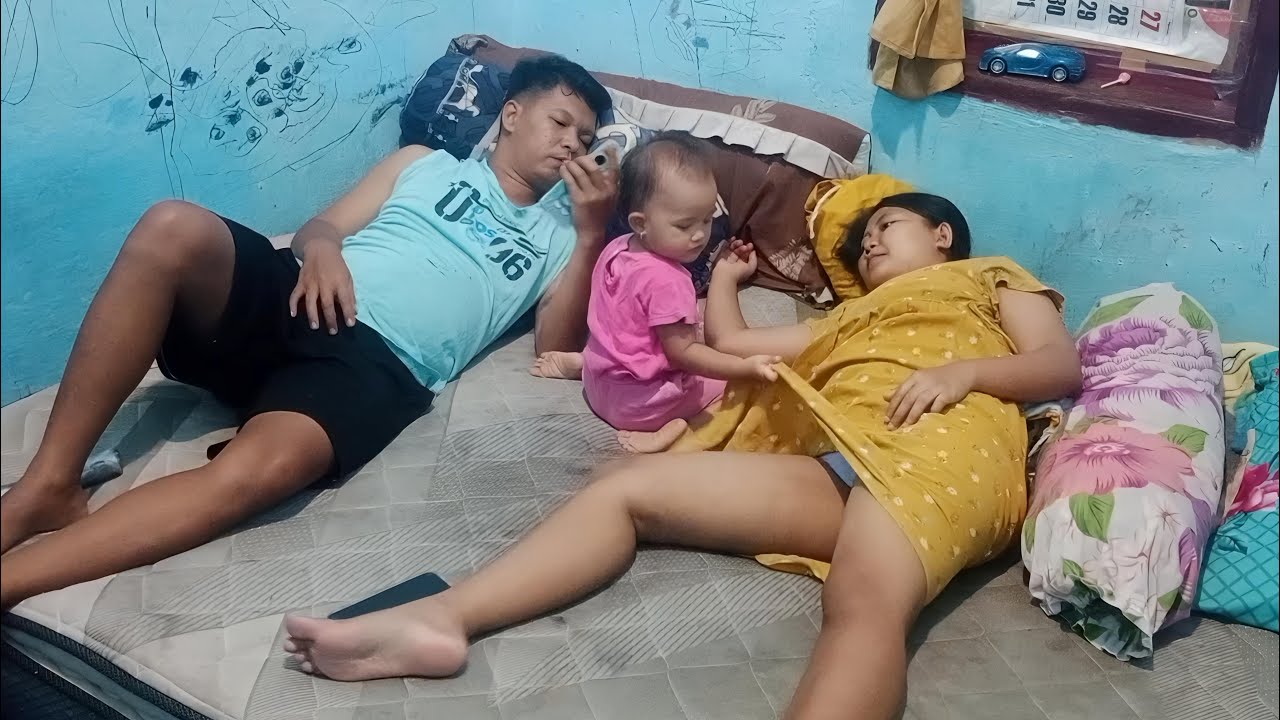 MAMA MUDA SELALU MENYUSUI ANAKNYA YANG SUDAH MULAI PINTAR