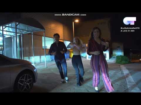 Maria OT2018 enseña una teta al salir de la academia para ir a la gala. María es icónica. Es locura.
