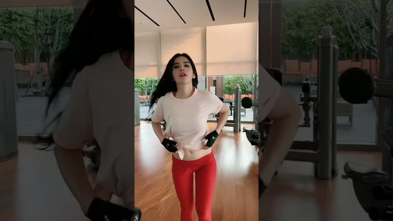 Maria Vania buka baju, mata jangan berkedip #short