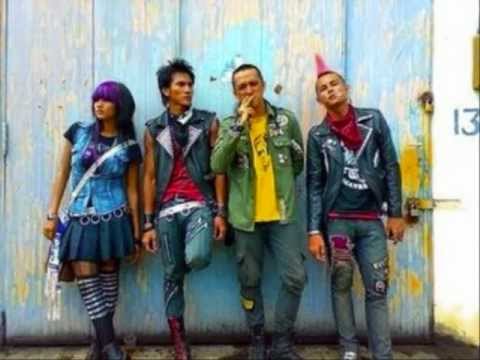 MARJINAL-PUNK IN LOVE.