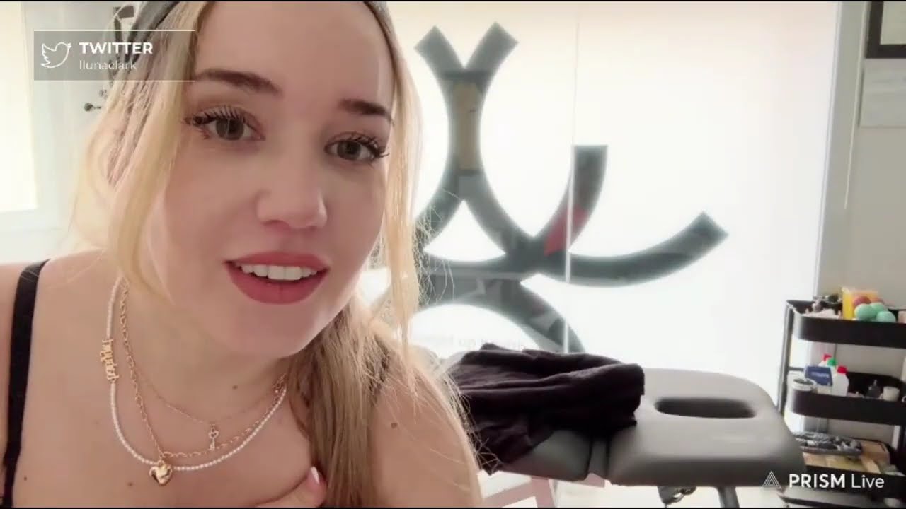 MASAJE En QUIROFIT A La Streamer De IRL LLUNA CLARK
