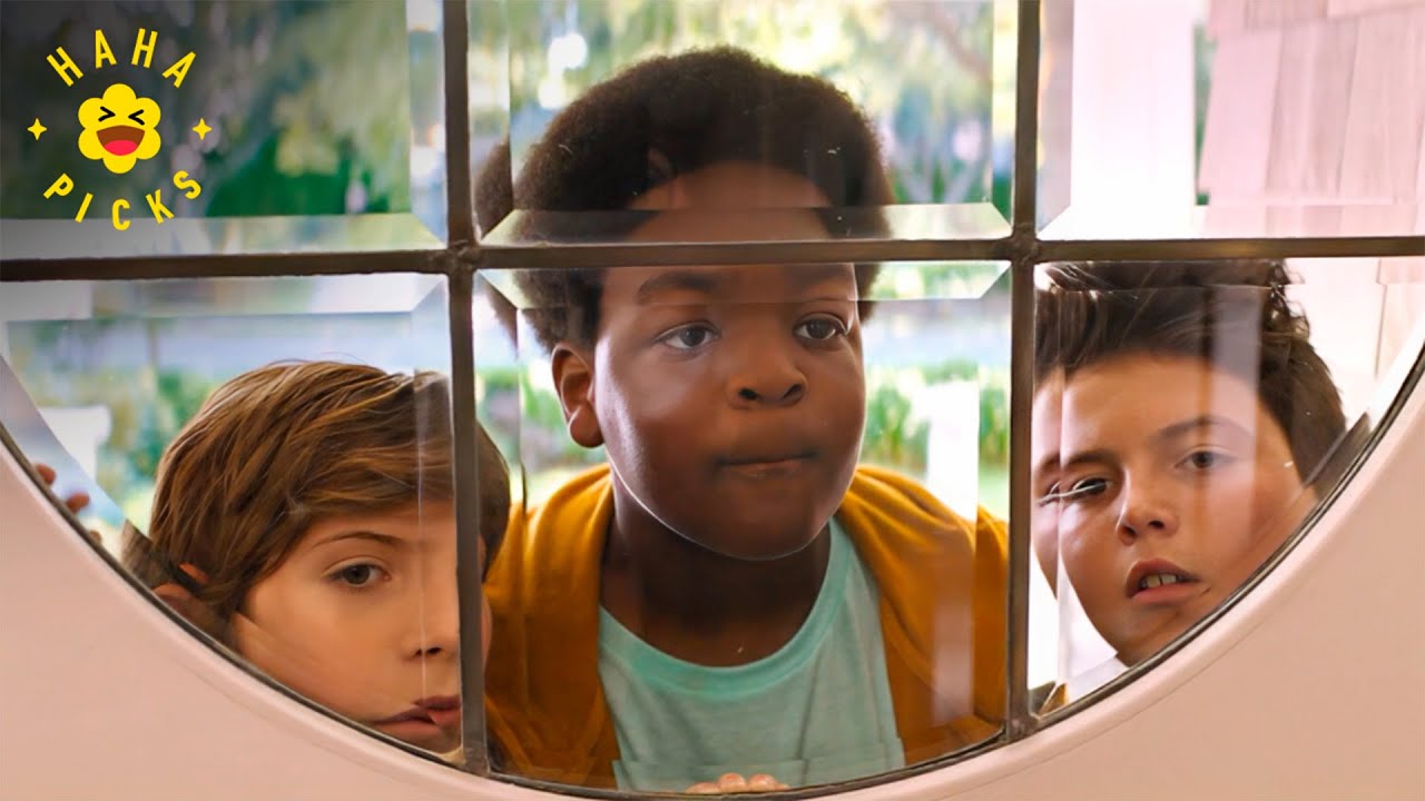 Max Wants to Learn how to Kiss | Good Boys