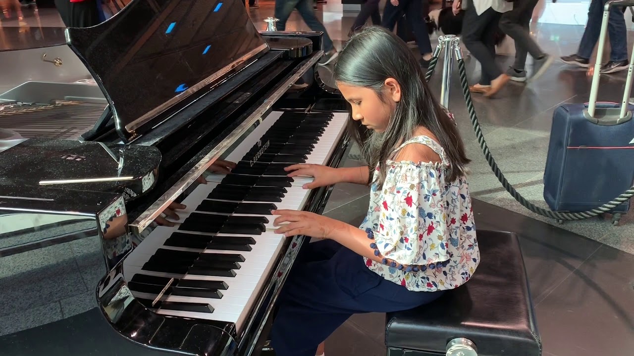 Maya at Frankfurt airport
