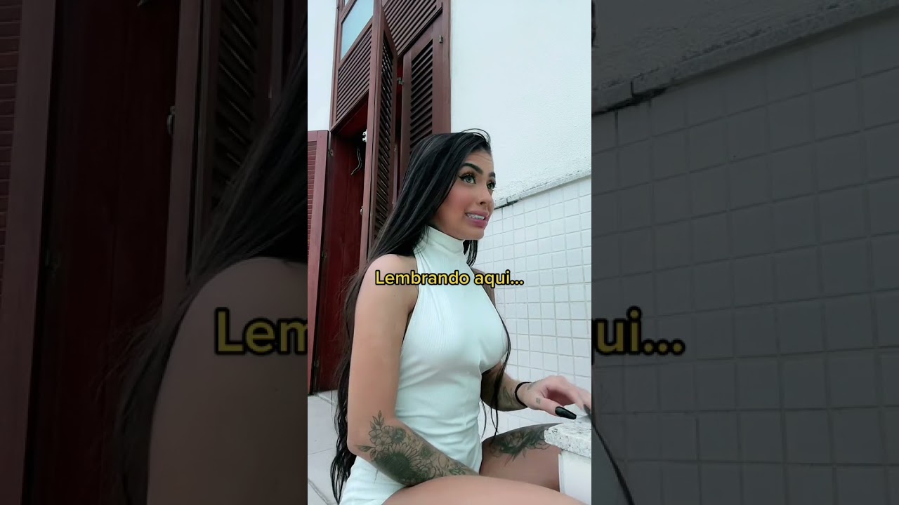 Mc Mirella de vestido branco curtinho