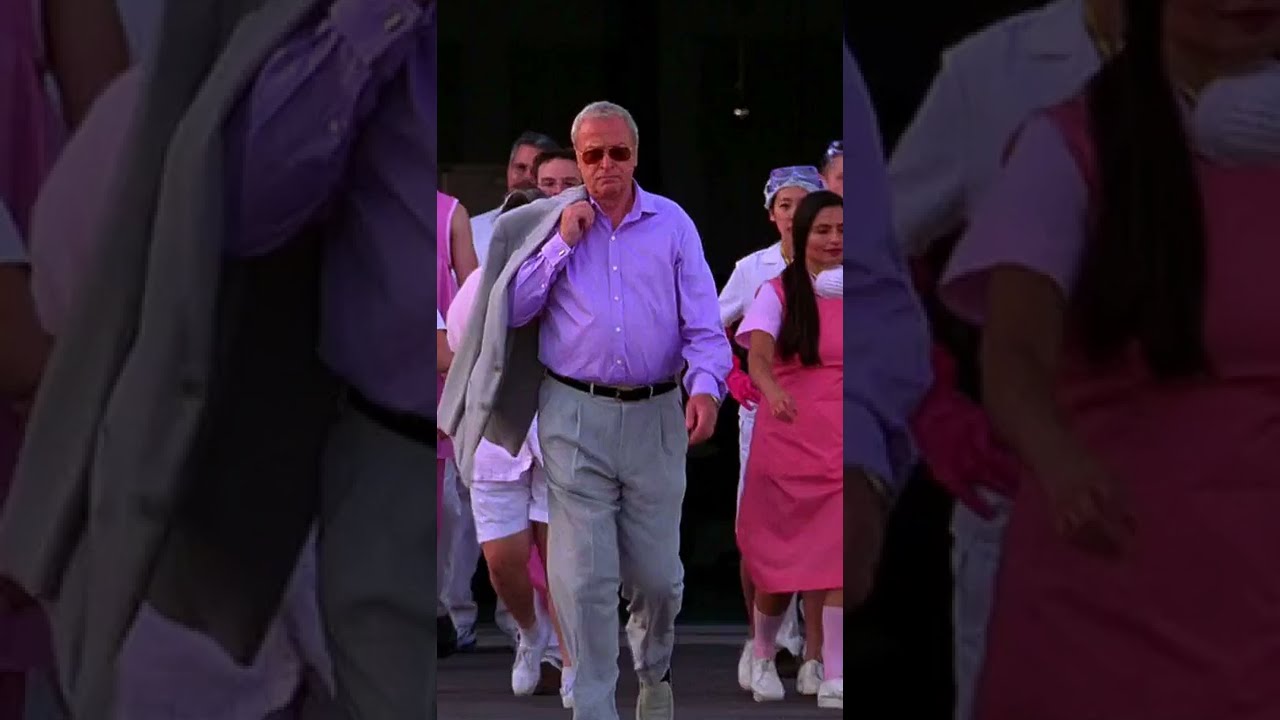 me omw to meet the besties for happy hour after work 🚶🏻‍♀️🍸  | 🎥: Miss Congeniality 2