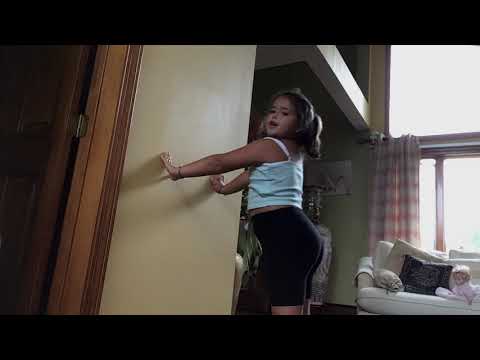 Me showing you guys how to do a cartwheel and landing with 1 foot