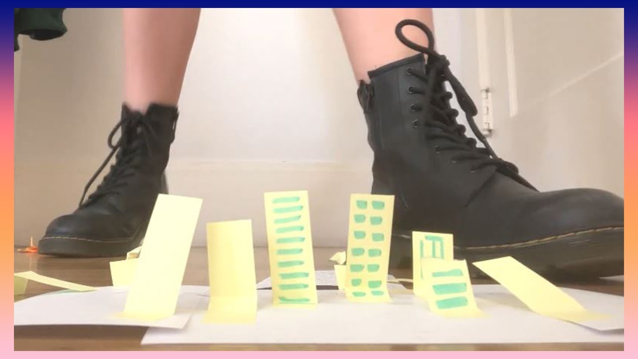 Mega Giantess plays with city [Giantess/女巨人]