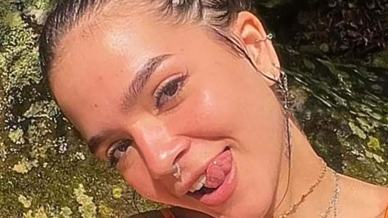 MEL MAIA  SURGE DE BIKINI FINO E TAMANHO SURPREENDE