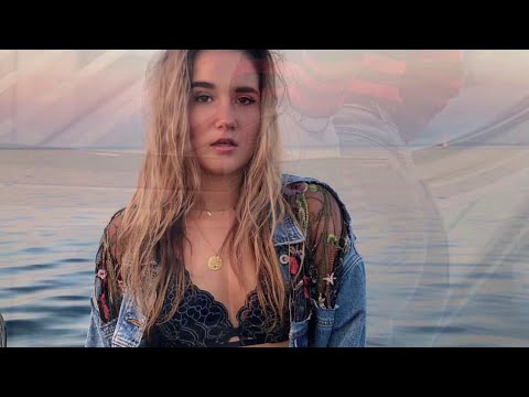 MELANIE LATOOY FAPVIDEO (string en bh)