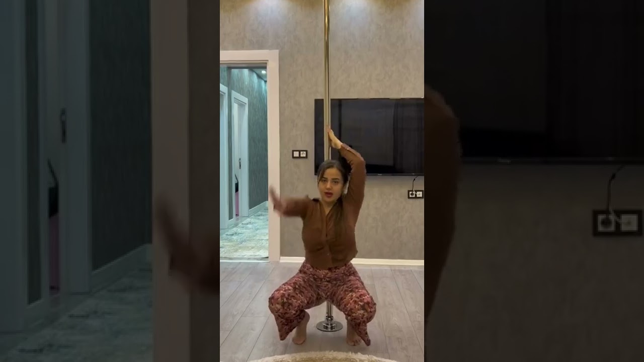 Melek Azad dans direği