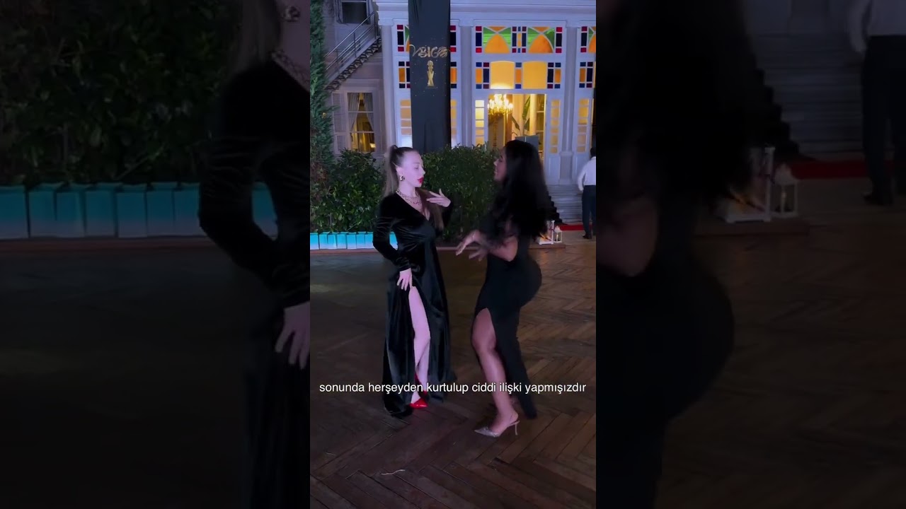melek azad ve esra rabia ünal sahneye çıkıyor!