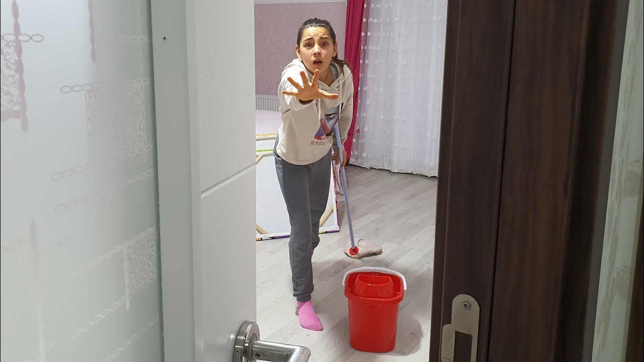 Melikenin Yeni Odasına Baskın Odasını Düzenliyor - Oyuncax Tv