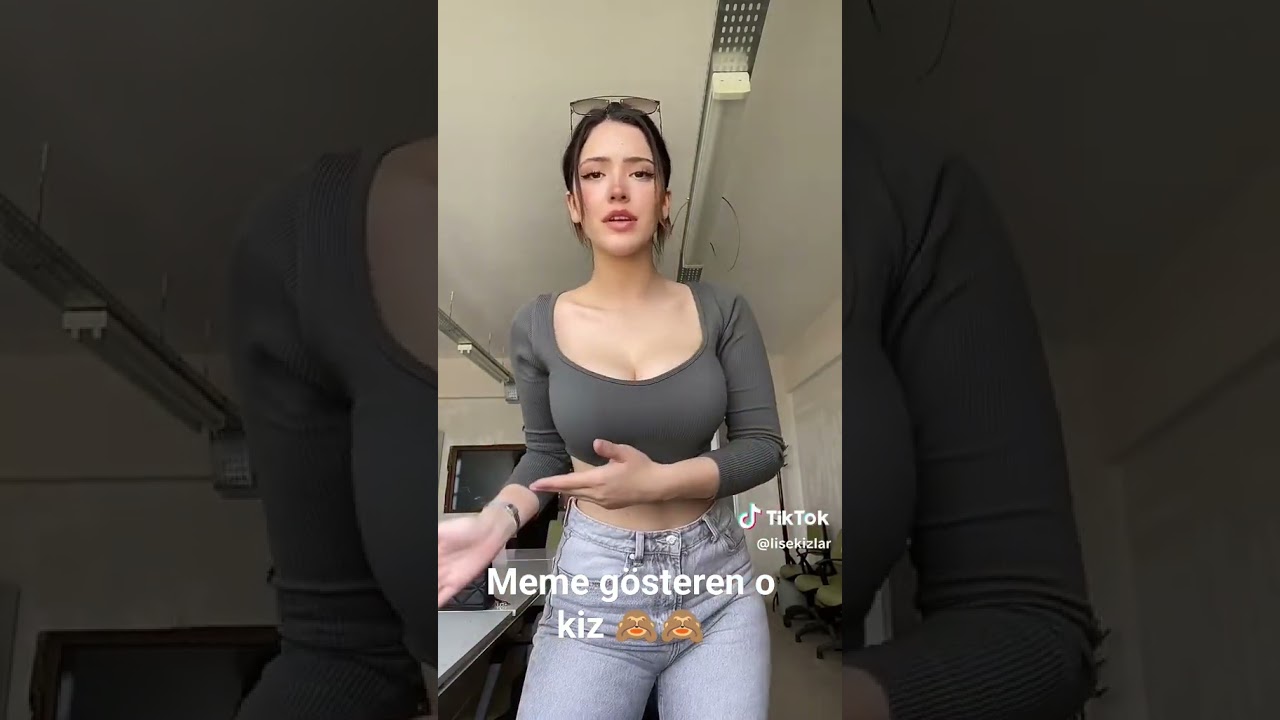 meme gösteren kız liseli kız öpüşme 😍😍+18