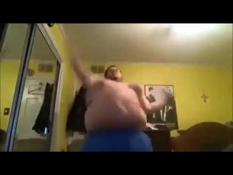 MEMELERİNİ SALLAYAN ADAM KOMİK İCERİR :D