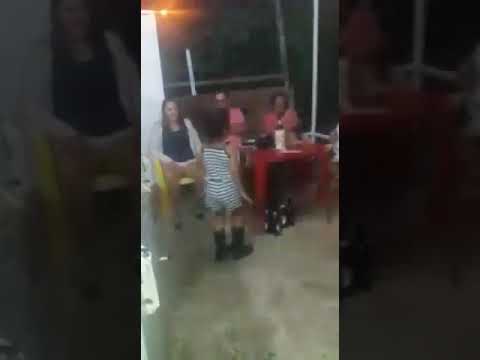 Menina de 4 anos dançando bum bum tam tam