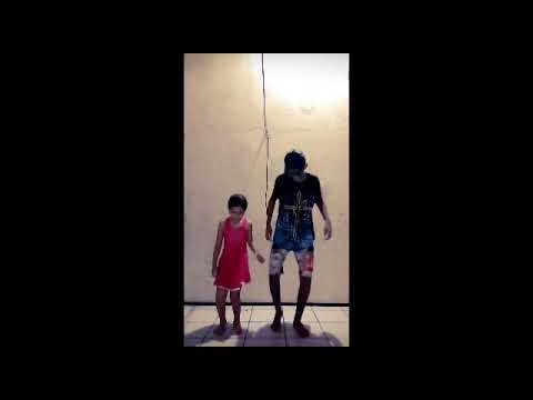 Menina de 8 anos dançando passinho dos malokas