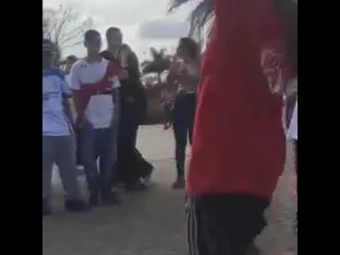 MENINA EMBRAZANDO AO SOM DE LO-FI HIP HOP