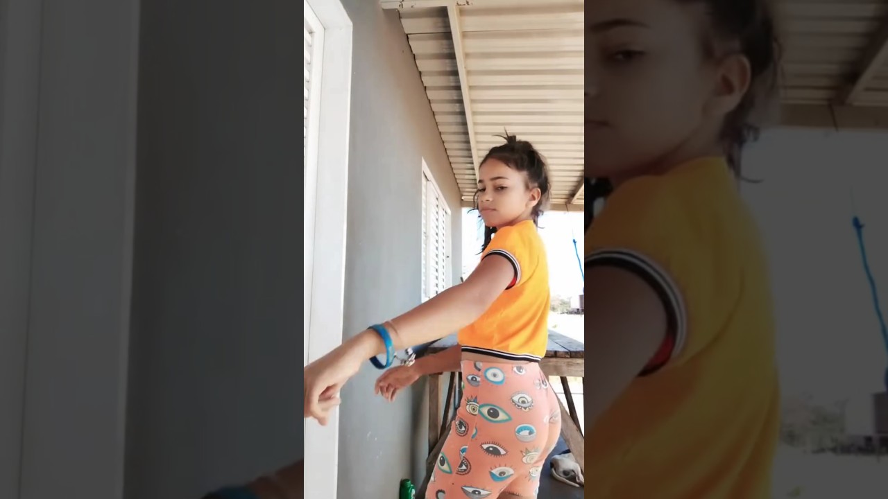 menina novinha dançando funk