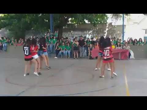 MENINAS DA MINHA ESCOLA REBOLANDO