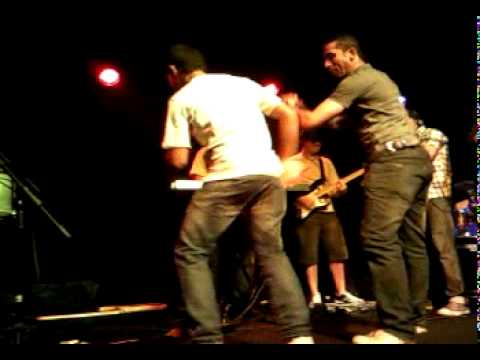 menino dançando.mp4