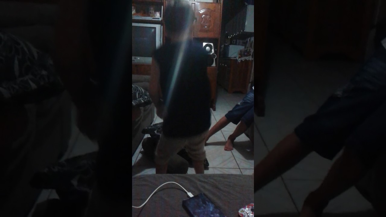 Menino de 6 anos dançando funk
