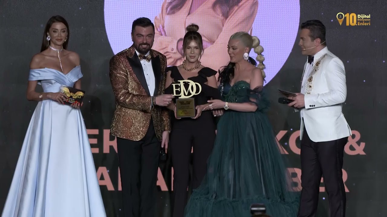 Merve Dinçkol - Yılın En İyi Kadın Ana Haber Spikeri - 10. Dijital Dünyanın Enleri Ödül Töreni