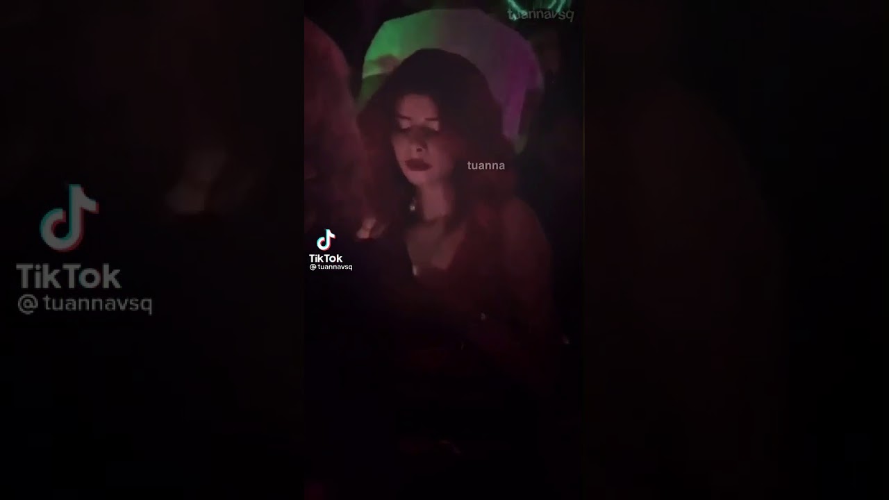 Merve Yalçın sigara içerken ifşa