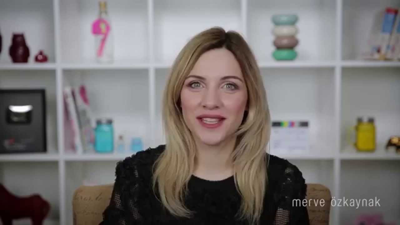 Merve Özkaynak / Emzirme Videosu