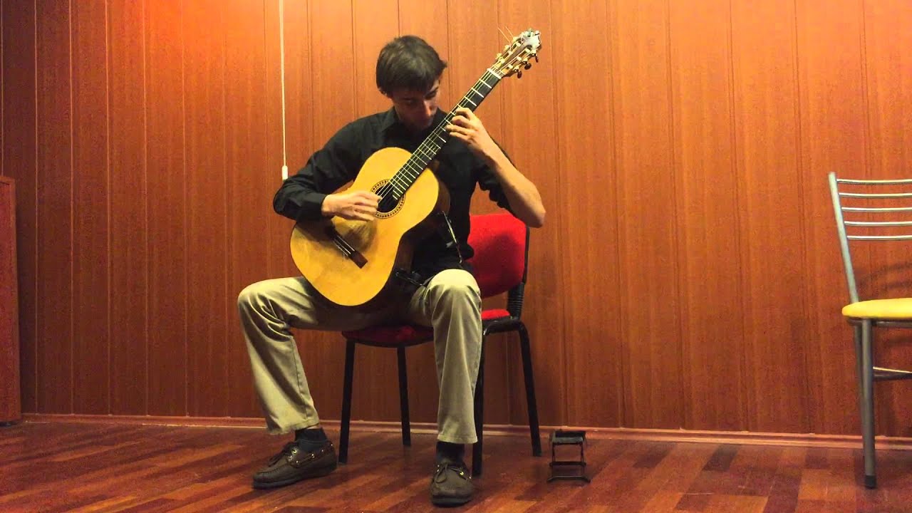 metin atasoy plays at a concert in 2015