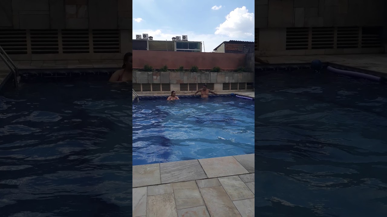 Meu tio na piscina😰🃏