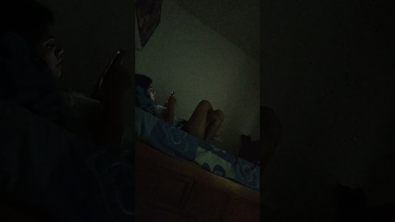 mi niña en la cama
