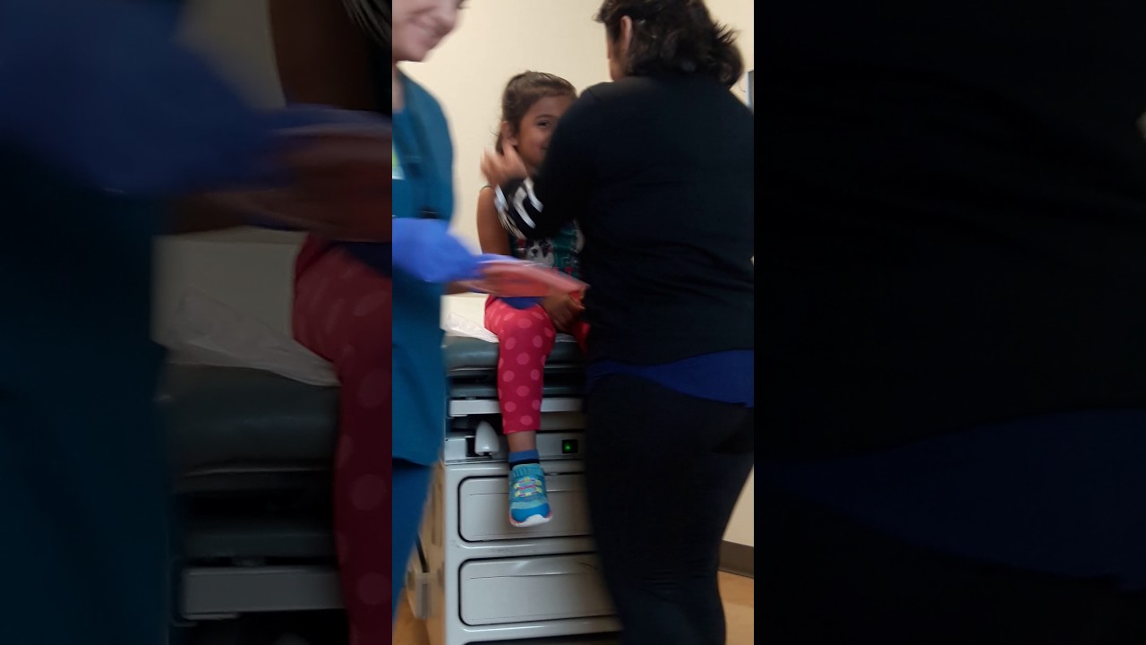 Mi niña vacunandola Muy valiente en  Petaluma California.