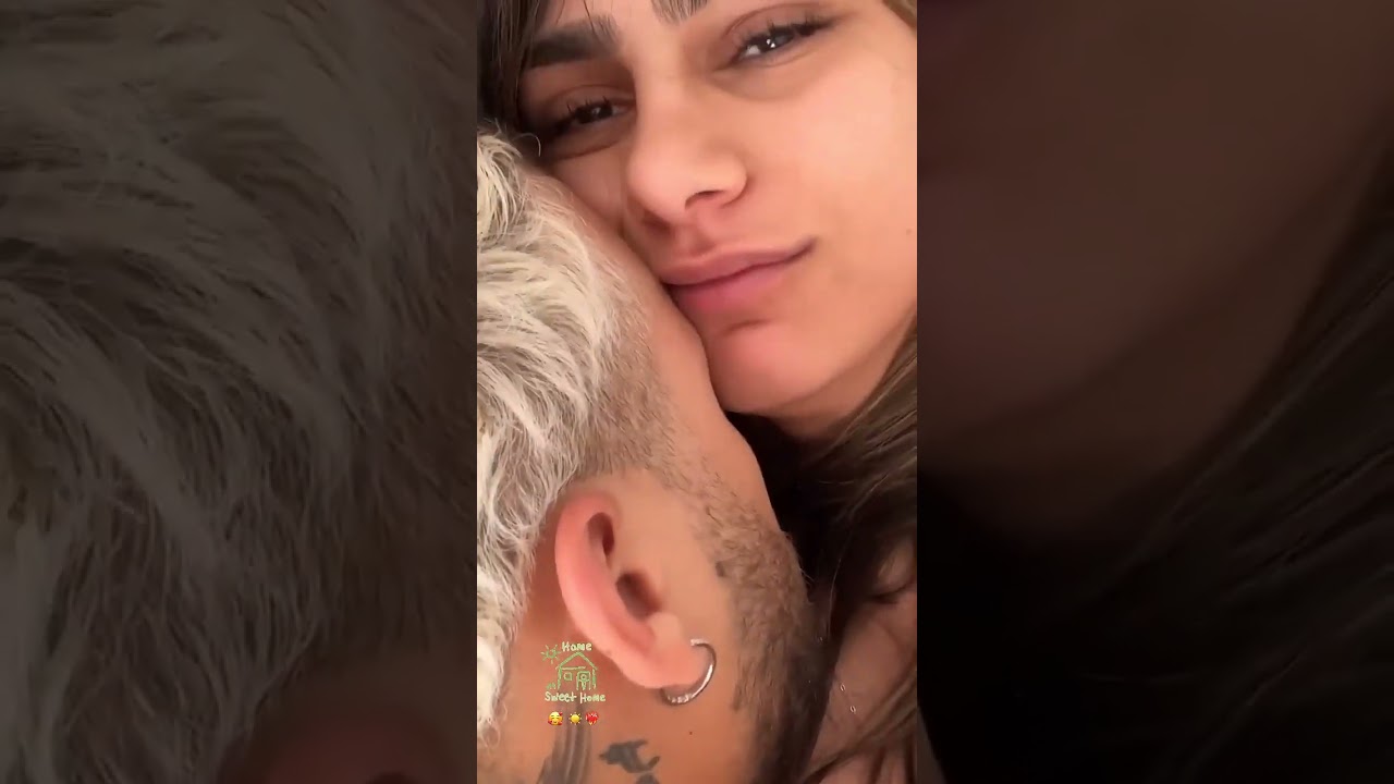 MIA KHALIFA LIVE KISS 💋